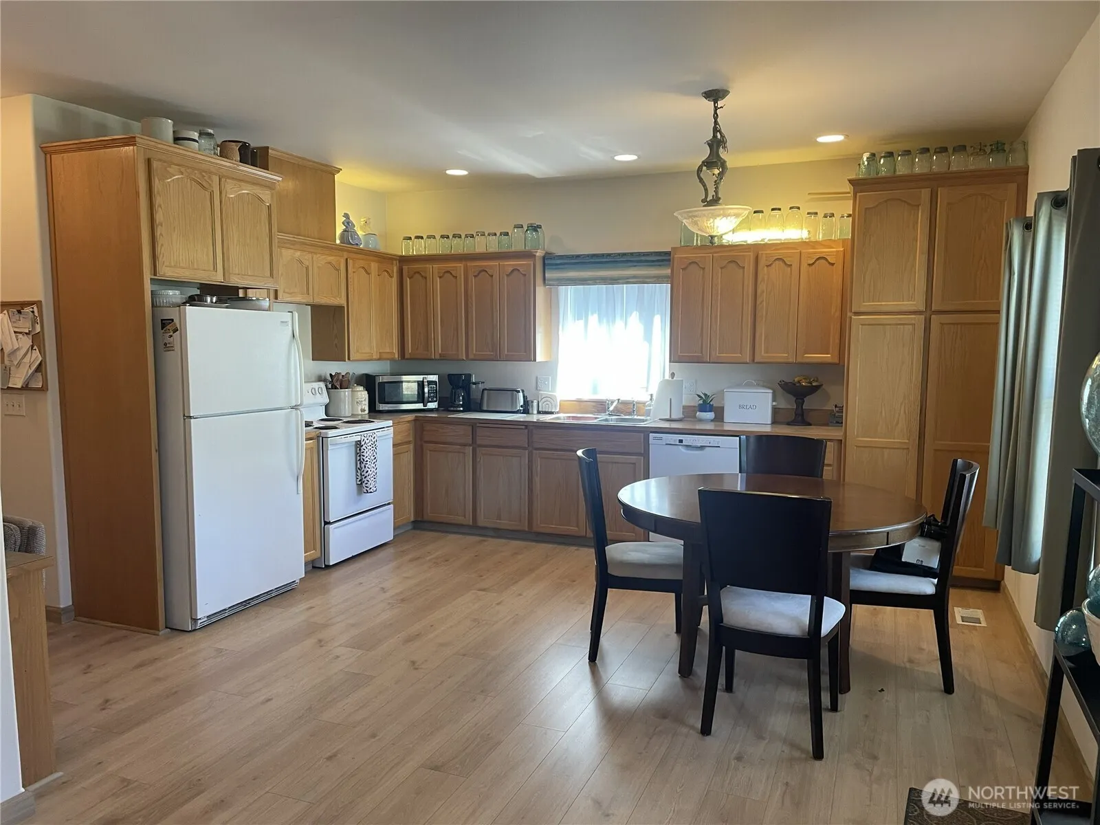 Property photo for 11712 10th Avenue E, Tacoma photo 5