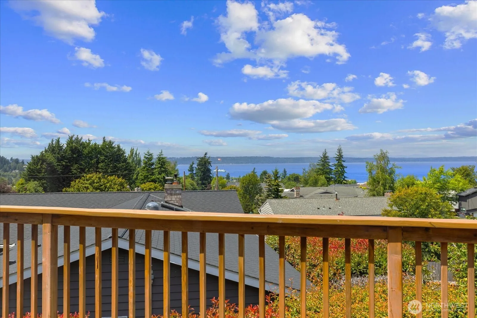 Property photo for 809 Spruce Place, Edmonds photo 4