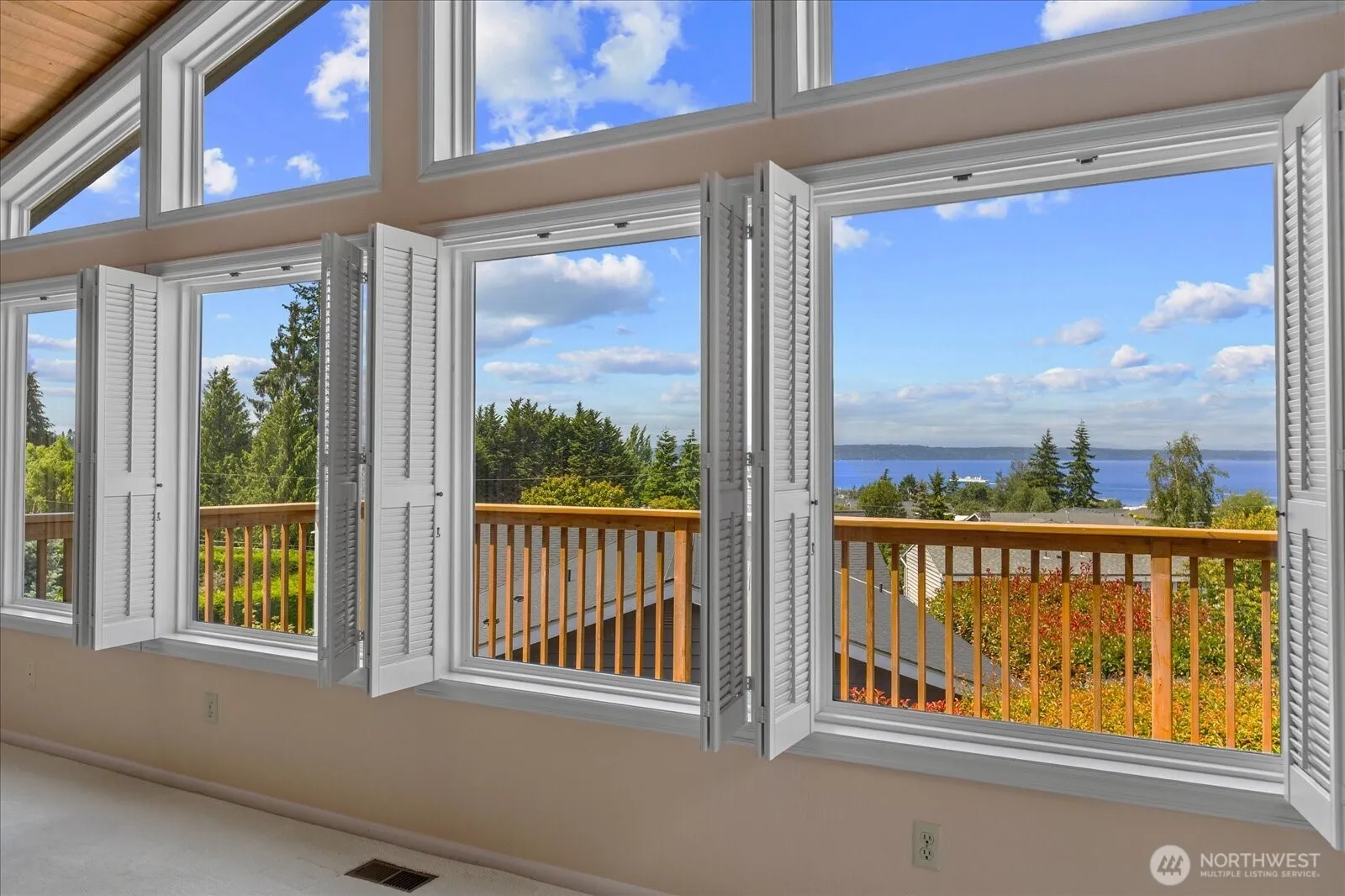 Property photo for 809 Spruce Place, Edmonds photo 3