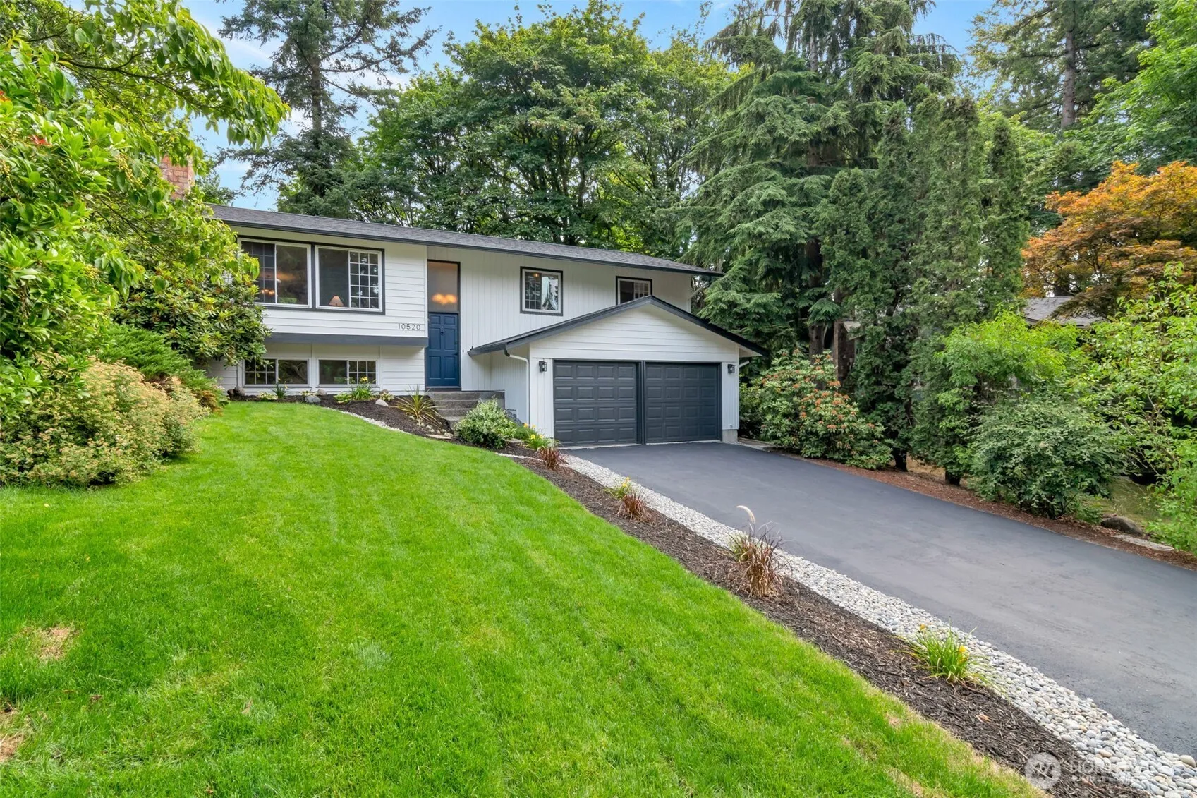 Property photo for 10520 Ne 136th Place, Kirkland photo 2