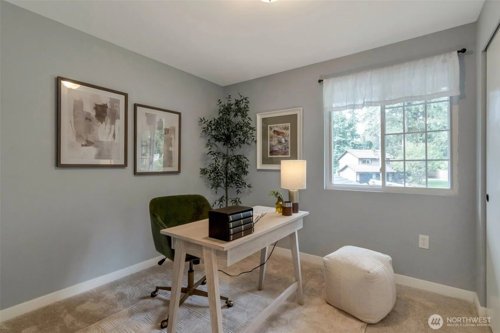 Property photo for 10520 Ne 136th Place, Kirkland photo 4