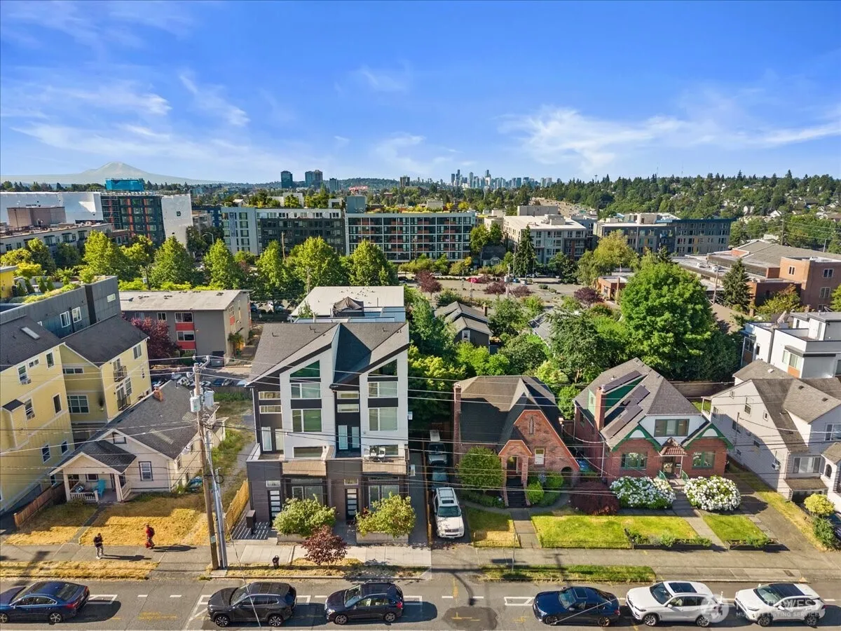 Property photo for 911 Ne 70th Street #c, Seattle photo 3