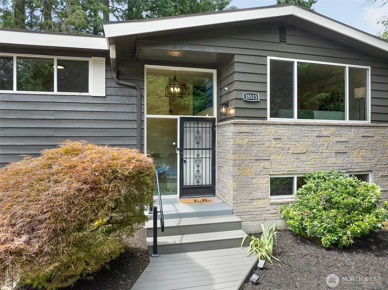 Property photo for 15513 Palatine Lane N, Shoreline photo 3