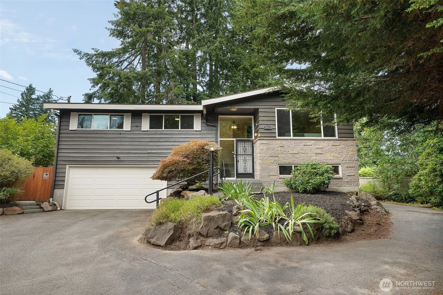 Property photo for 15513 Palatine Lane N, Shoreline photo 2