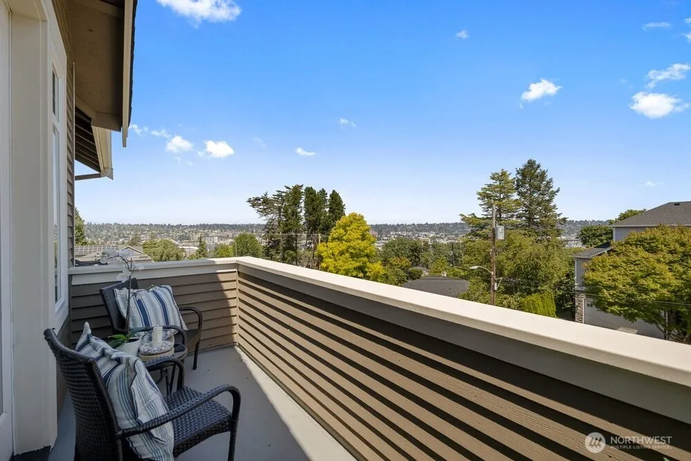 Property photo for 4047 Willams Avenue W, Seattle photo 3