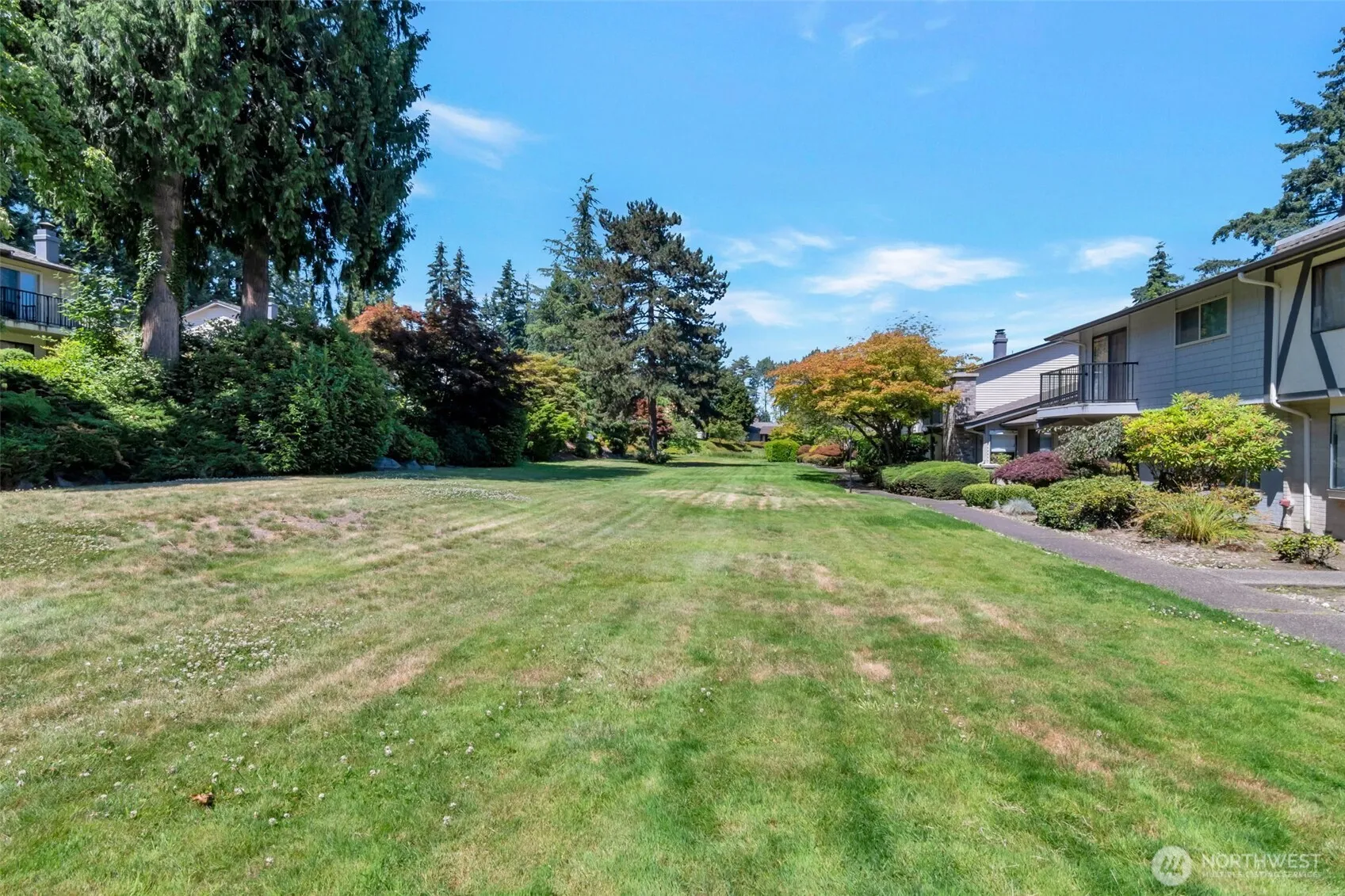 Property photo for 17050 Northup Way #25, Bellevue photo 2