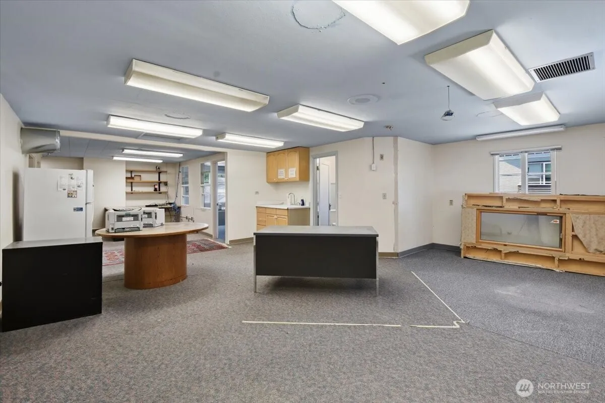 Property photo for 10310 Aurora Avenue N, Seattle photo 3