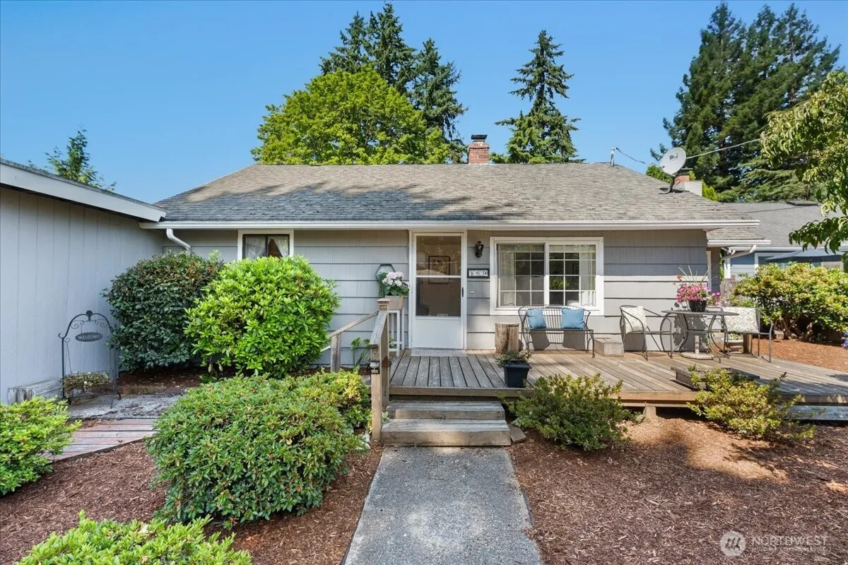 Property photo for 859 Sw 132nd Street, Burien photo 2