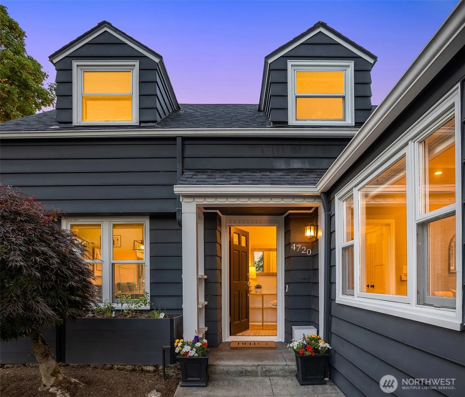Property photo for 4720 Ne 47th Street, Seattle photo 2