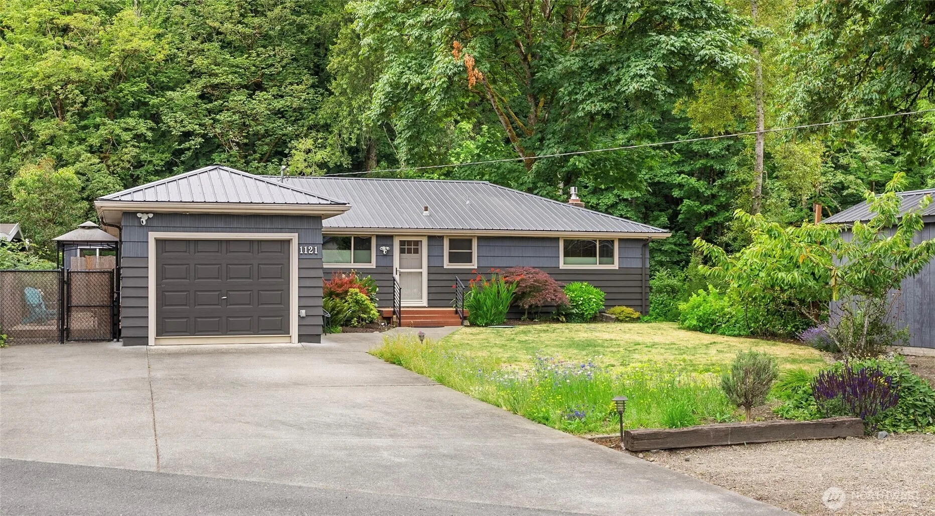 Property photo for 1121 Shelton Avenue Se, Renton photo 2