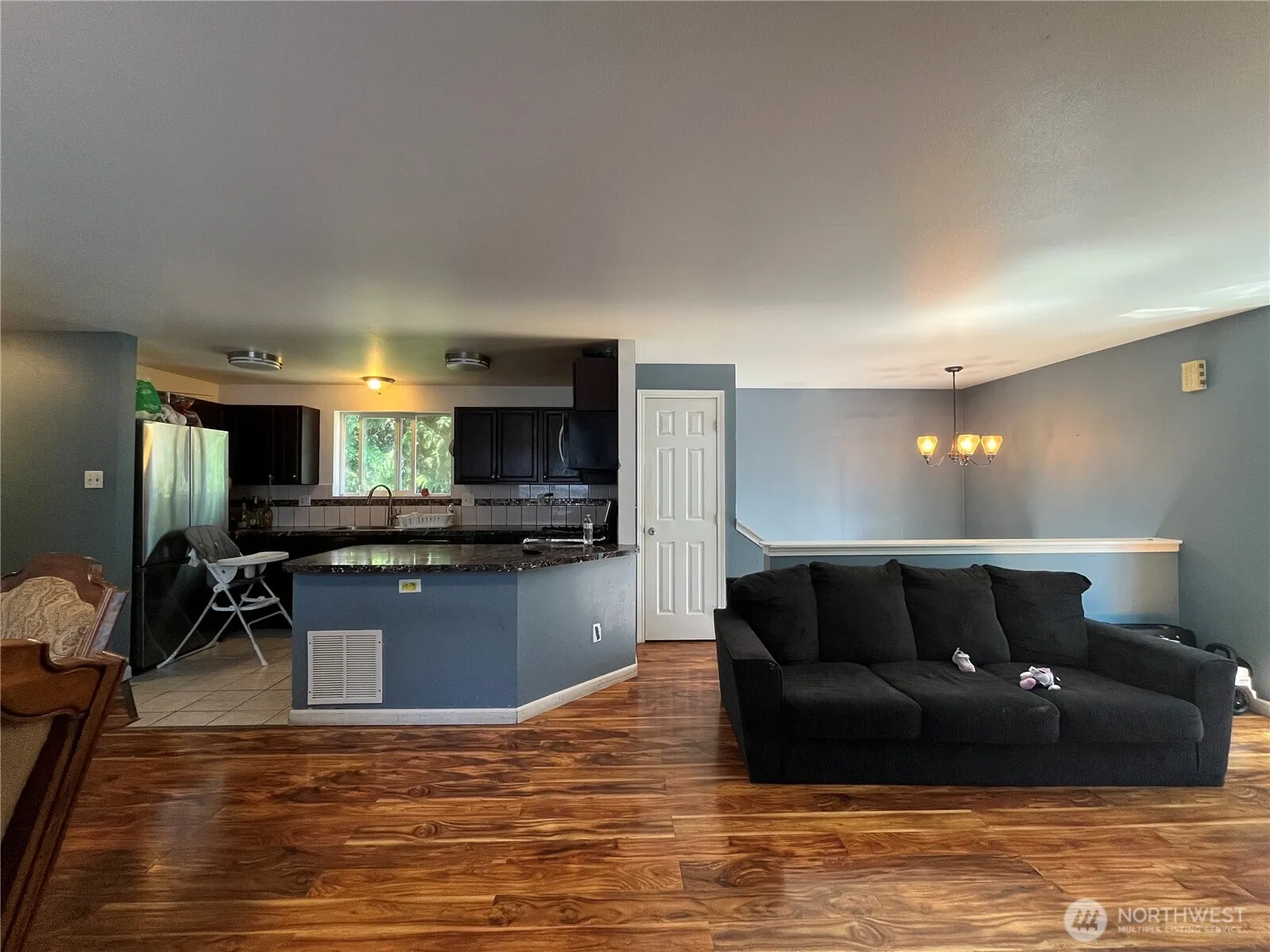 Property photo for 10453 1st Avenue Sw, Seattle photo 4
