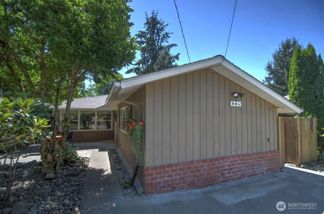 Property photo for 1335 5th Avenue Se, Olympia photo 2