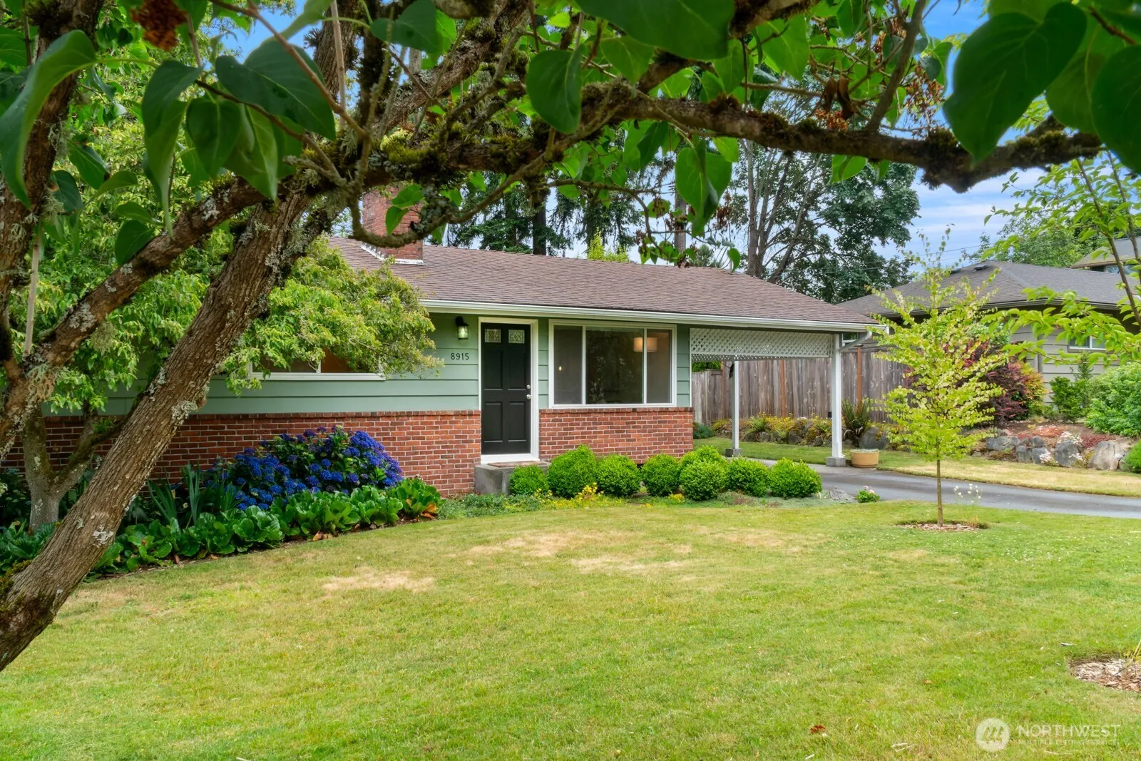 Property photo for 8915 218th Street Sw, Edmonds photo 2