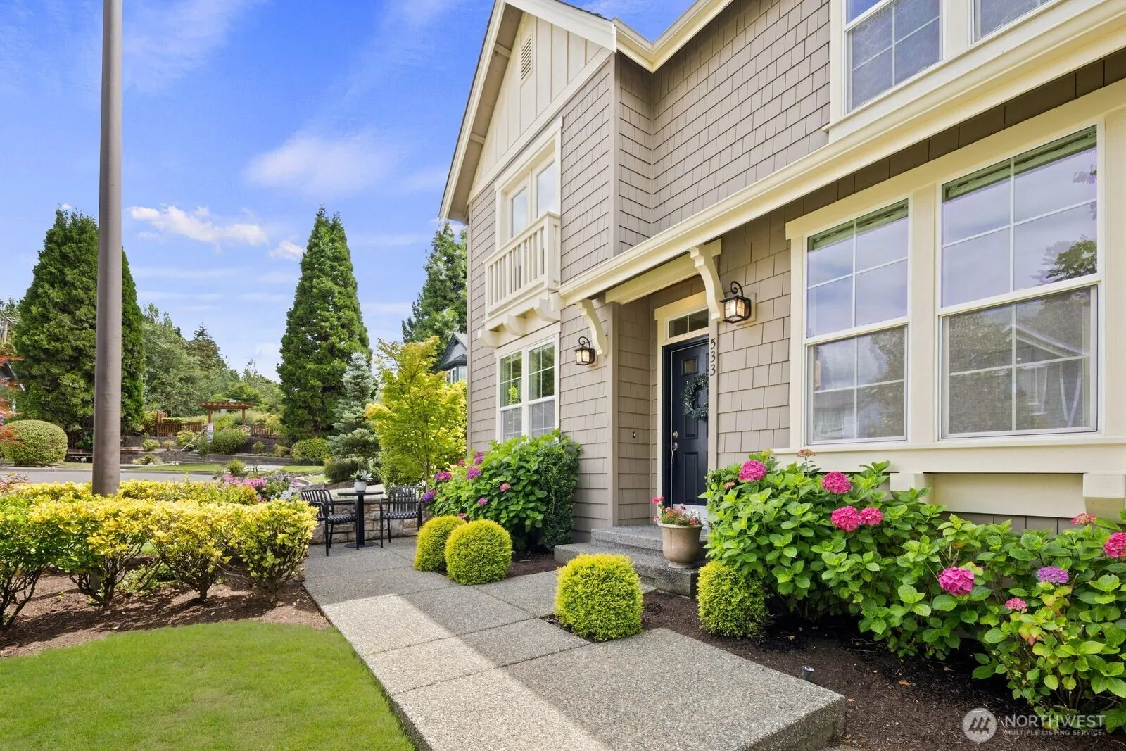 Property photo for 533 3rd Avenue S, Kirkland photo 2