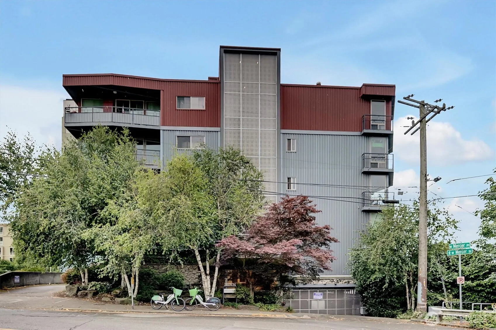 Property photo for 507 W Mercer Street #104, Seattle photo 2