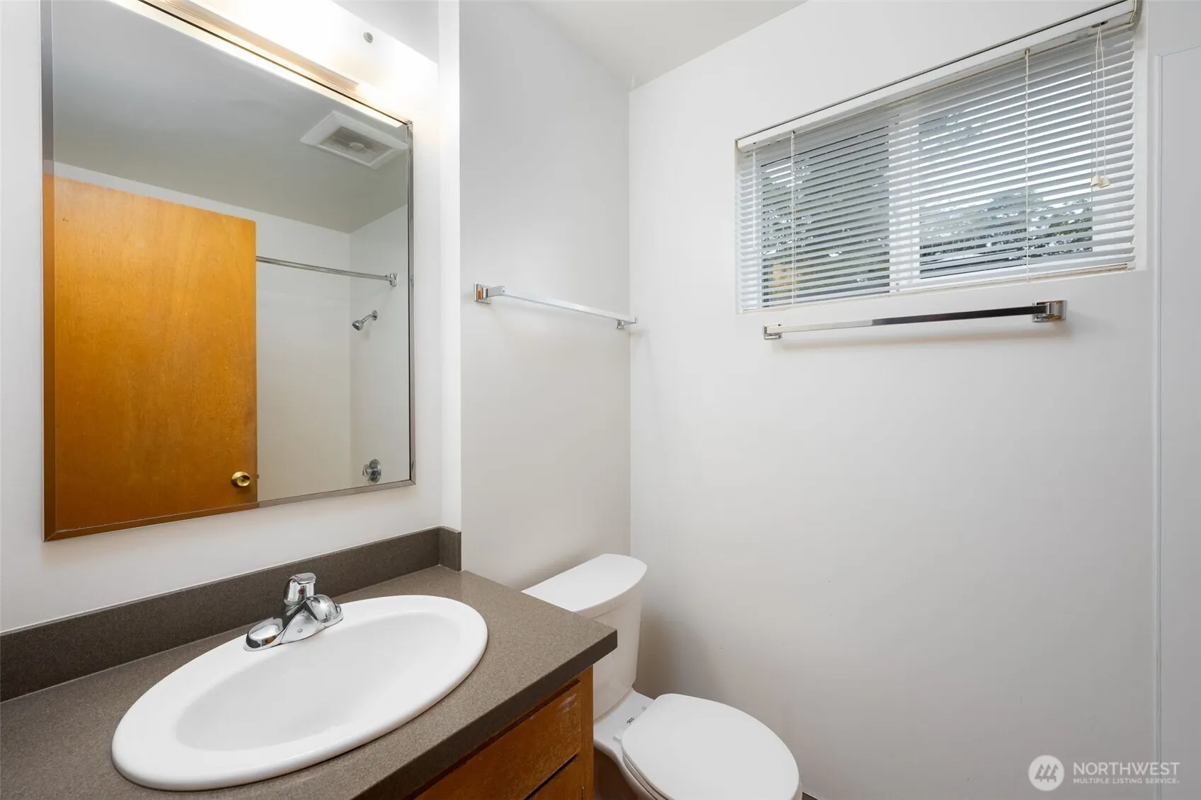 Property photo for 600 W Emerson Street, Seattle photo 4