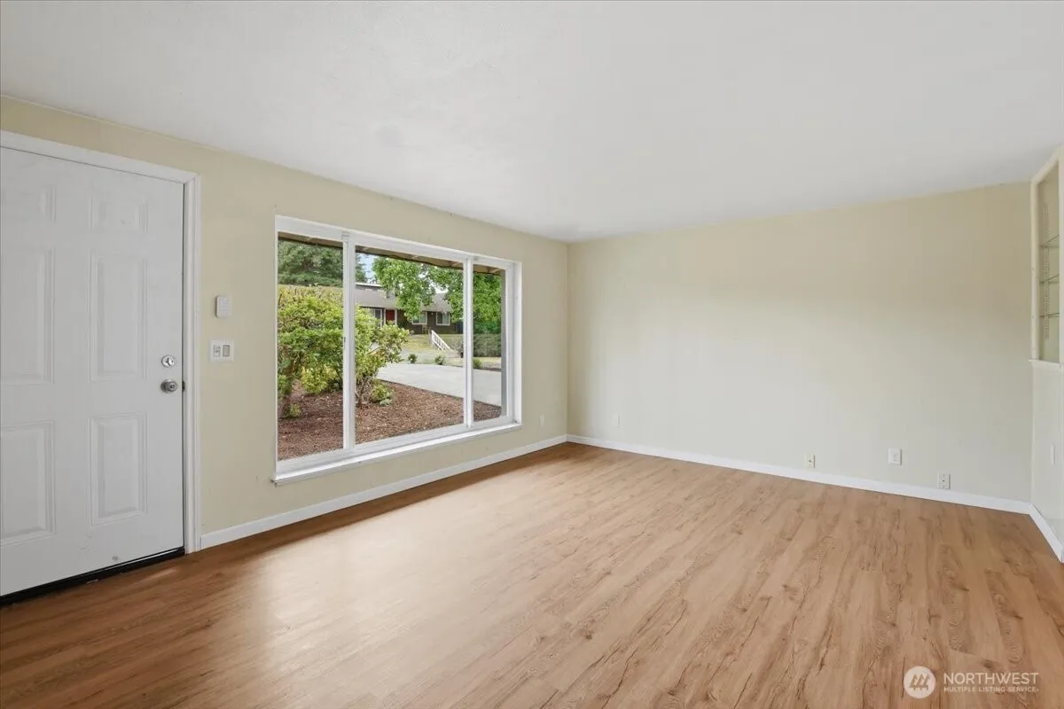 Property photo for 851 Pierce Avenue Ne, Renton photo 4