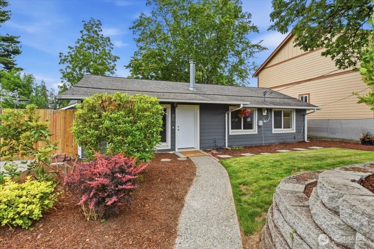 Property photo for 851 Pierce Avenue Ne, Renton photo 2
