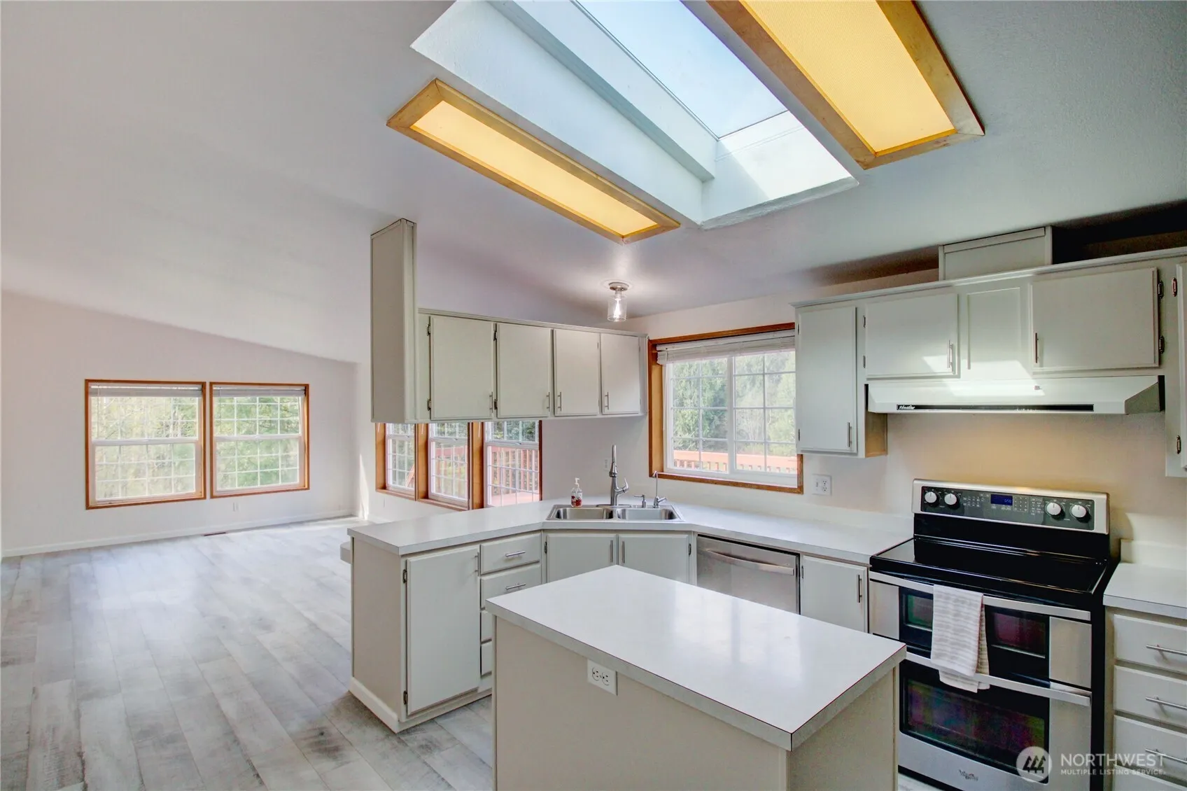 Property photo for 405 Alger Cain Lake Road, Sedro Woolley photo 4