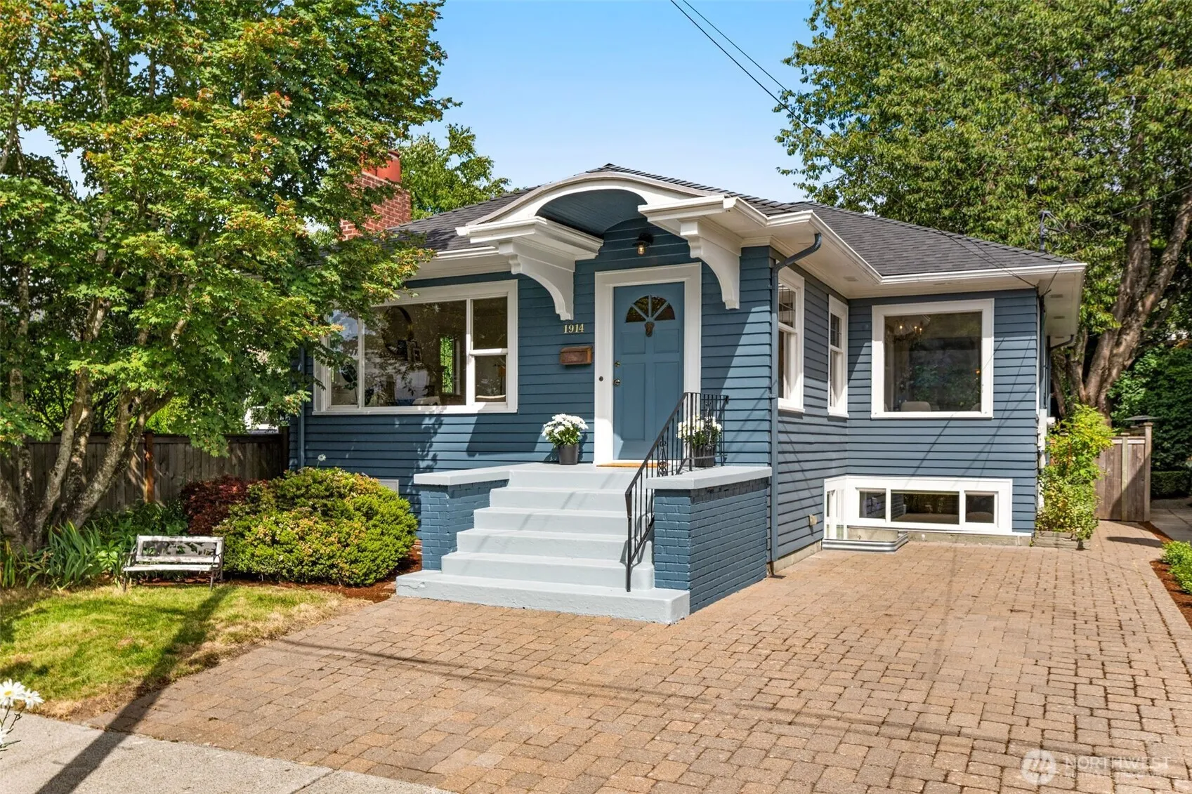 Property photo for 1914 3rd Avenue N, Seattle