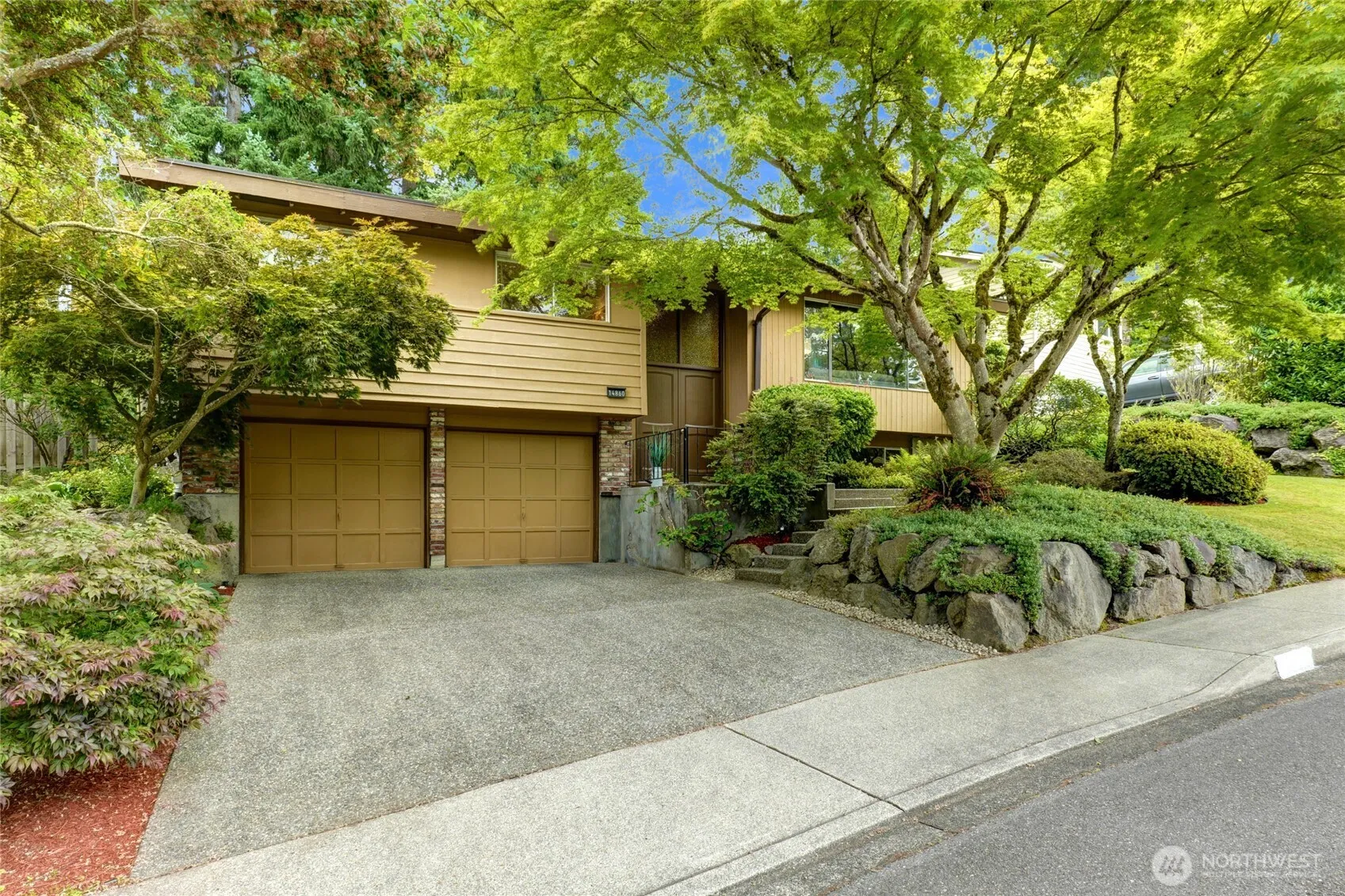 Property photo for 14860 Ne 13th Street, Bellevue photo 2