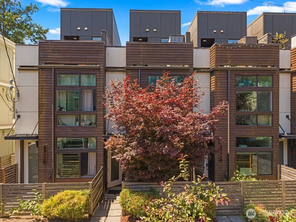 Property photo for 6911 California Avenue Sw #c, Seattle