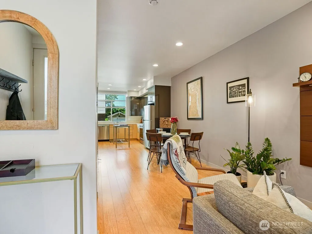 Property photo for 6911 California Avenue Sw #c, Seattle photo 4