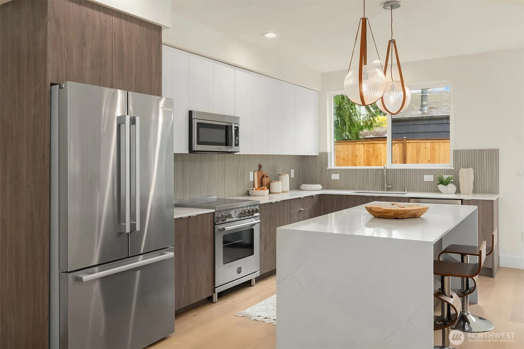 Property photo for 215 Ne 123rd Street, Seattle photo 5