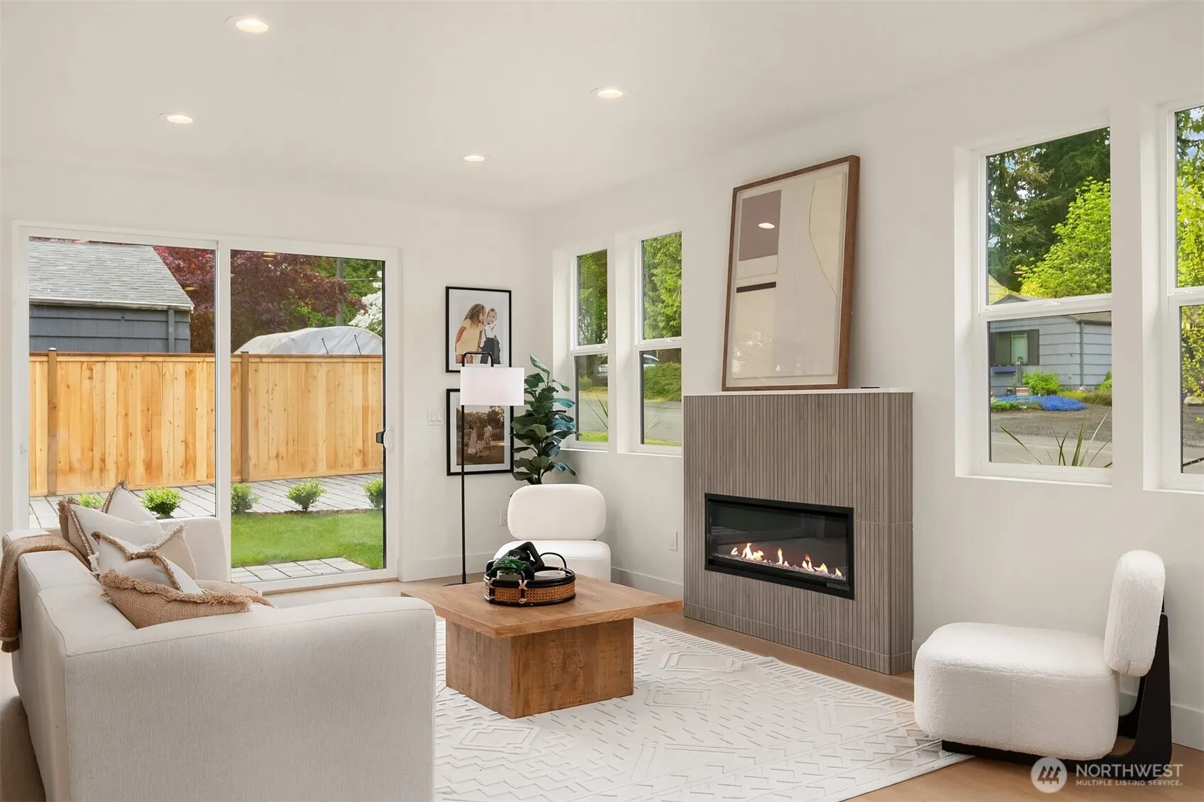 Property photo for 215 Ne 123rd Street, Seattle photo 4