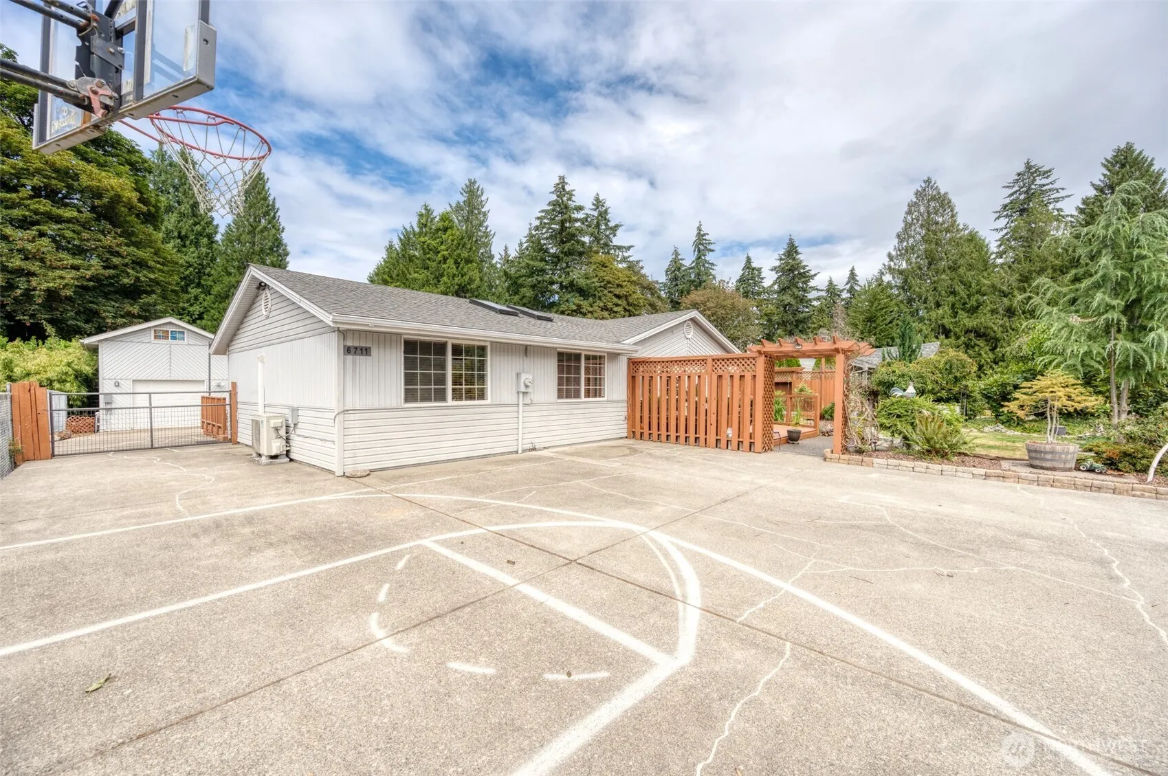 Property photo for 6711 125th Street Ct E, Puyallup photo 2