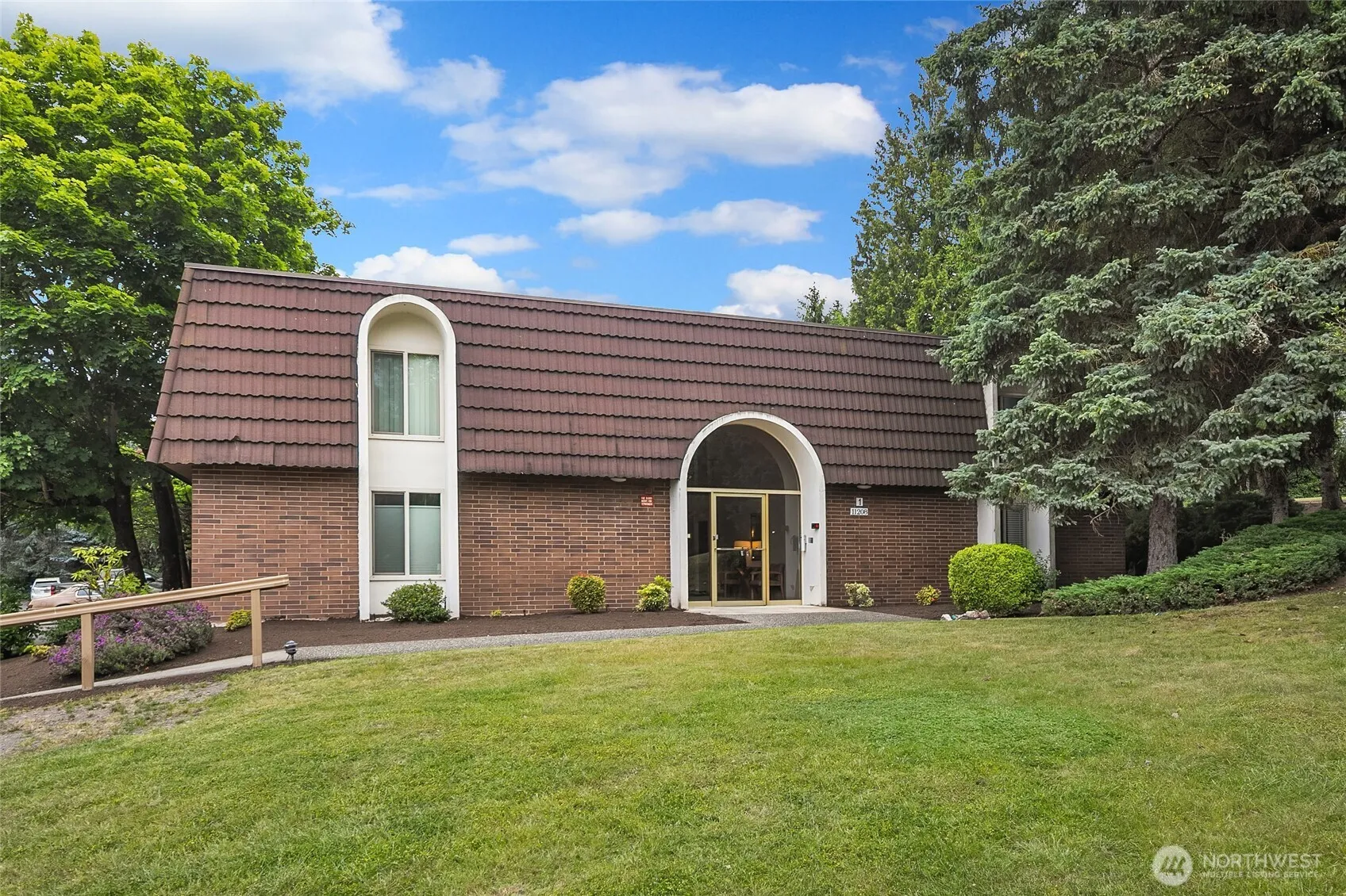 Property photo for 11208 Ne 68th #114, Kirkland