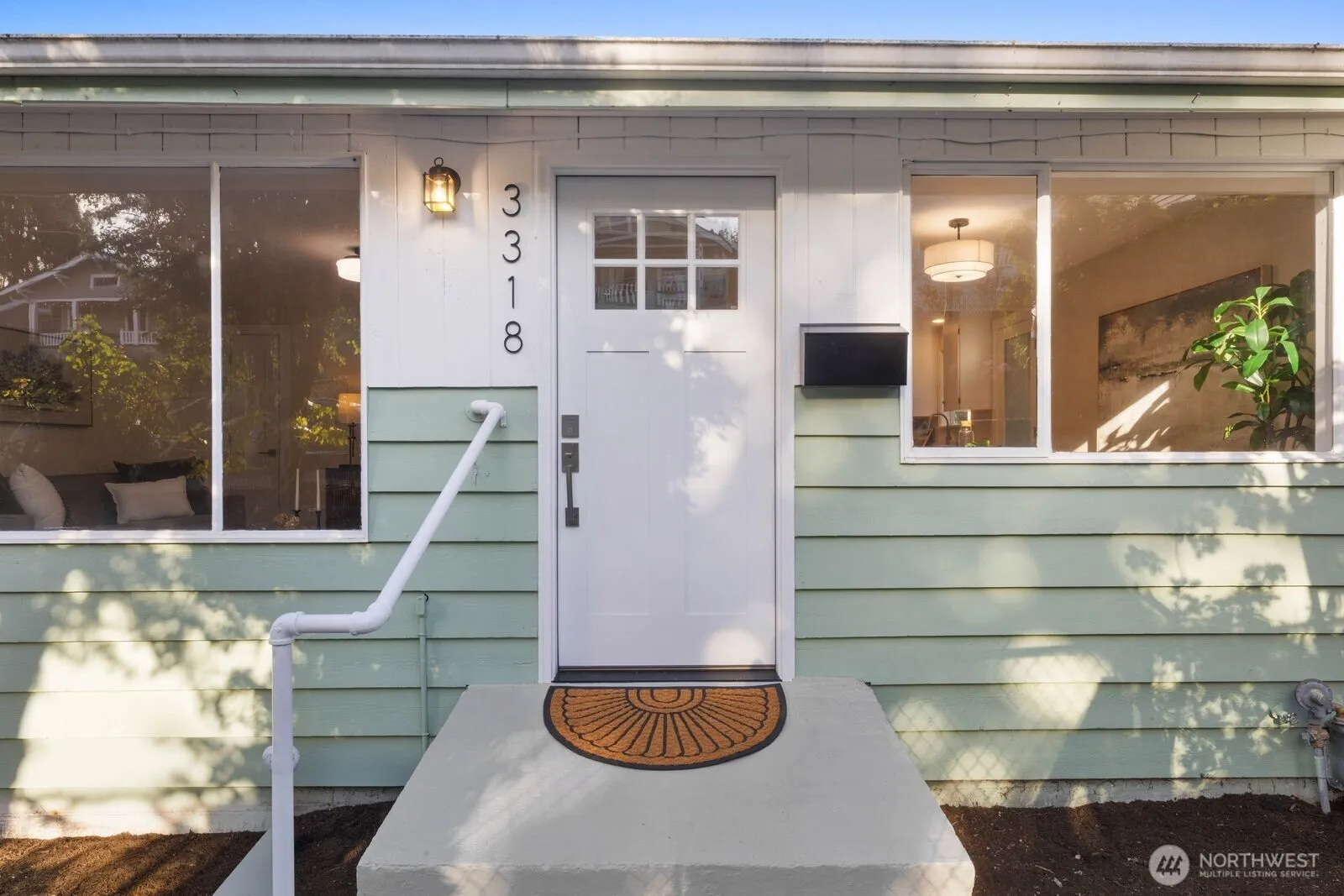 Property photo for 3318 20th Avenue S, Seattle photo 2