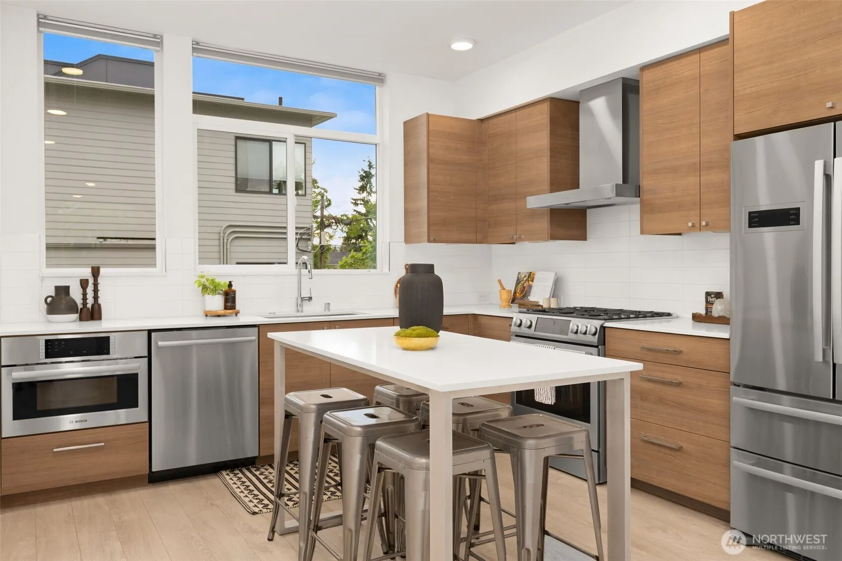 Property photo for 3551 Wallingford Avenue N, Seattle photo 4