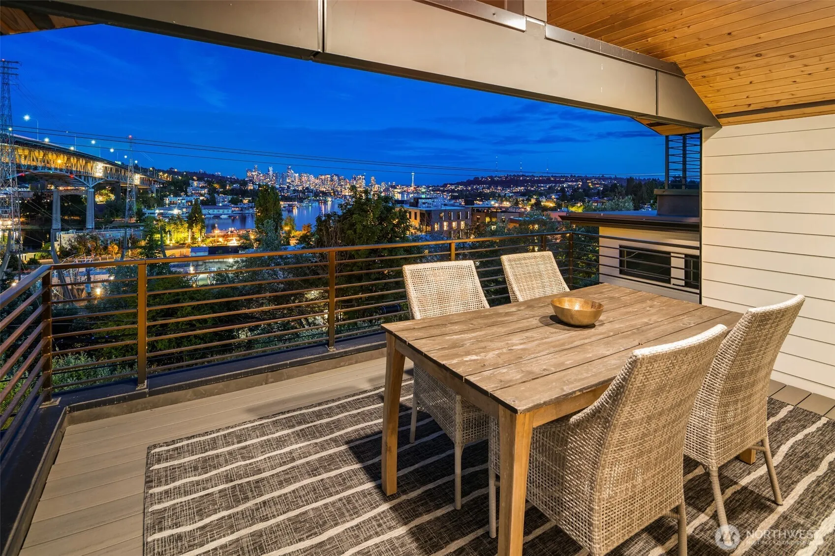 Property photo for 454 Ne 40th Street, Seattle photo 3