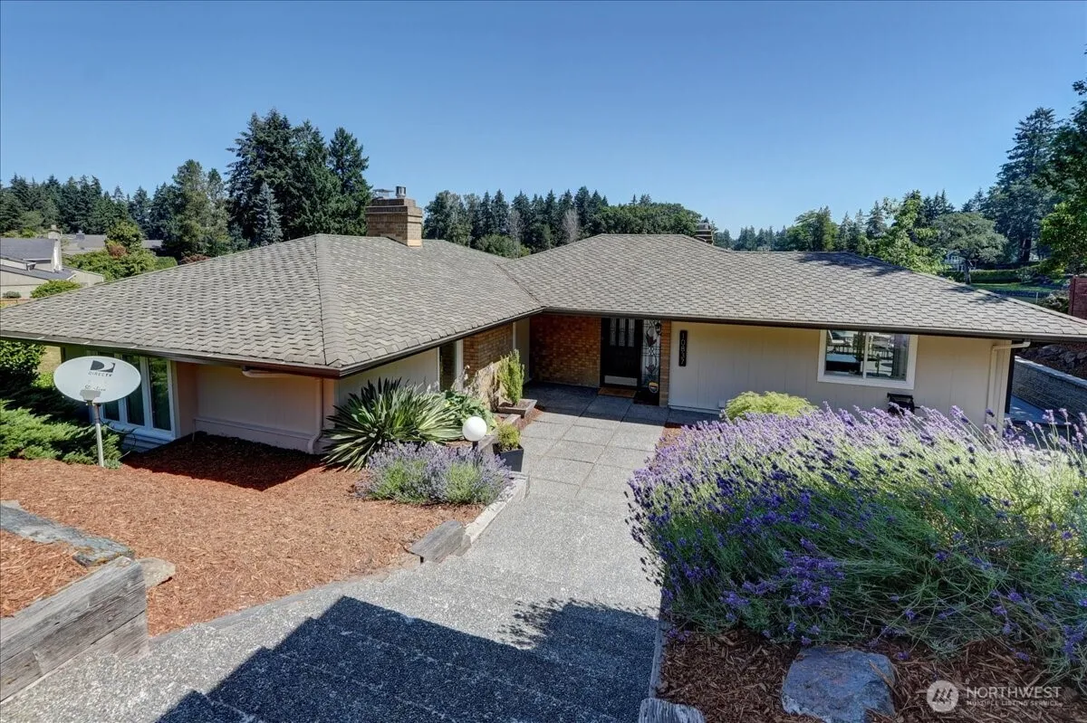 Property photo for 10837 Evergreen Terrace Sw, Lakewood photo 2