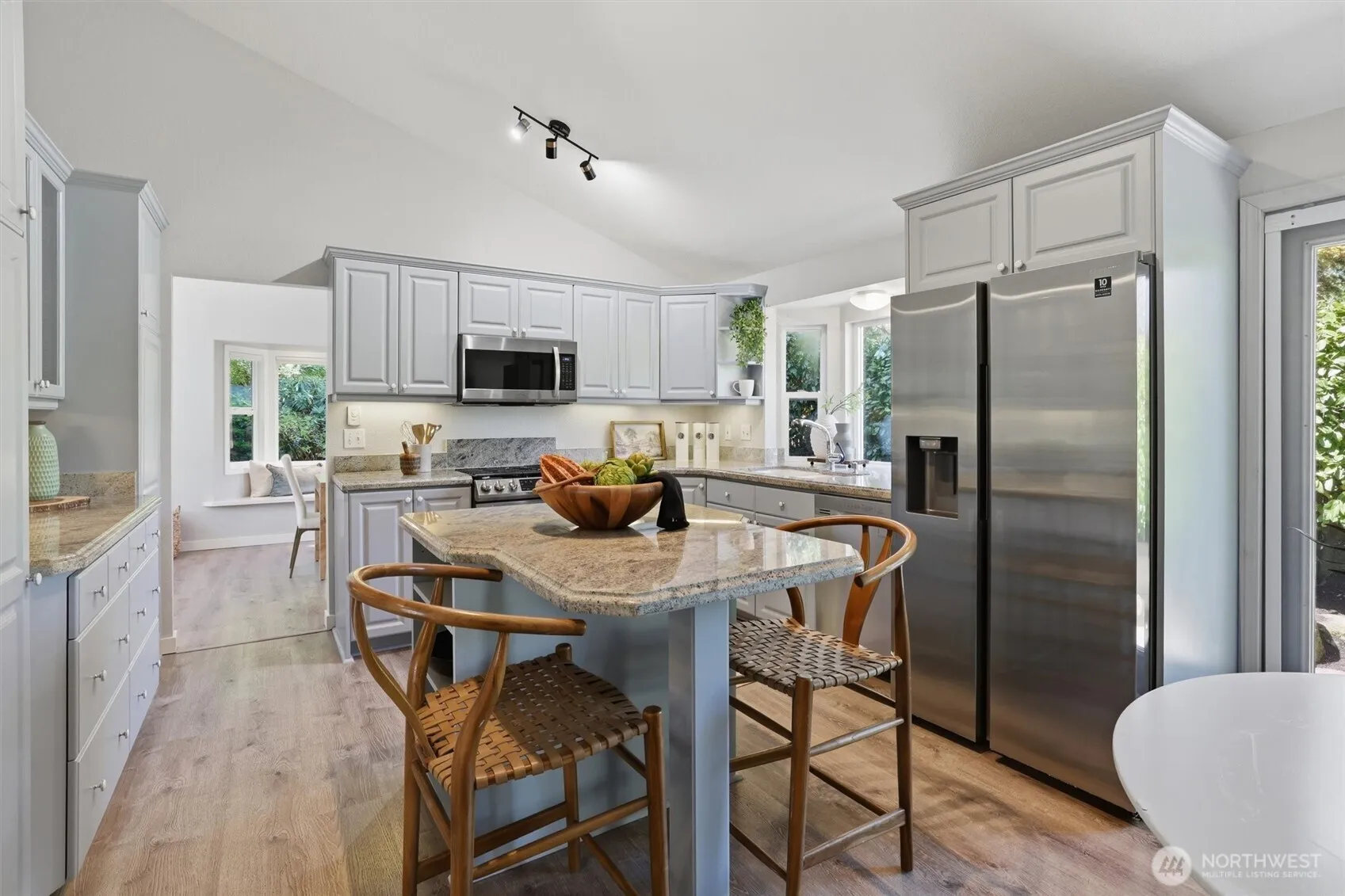 Property photo for 2209 W Lake Sammamish Parkway Ne, Redmond photo 4