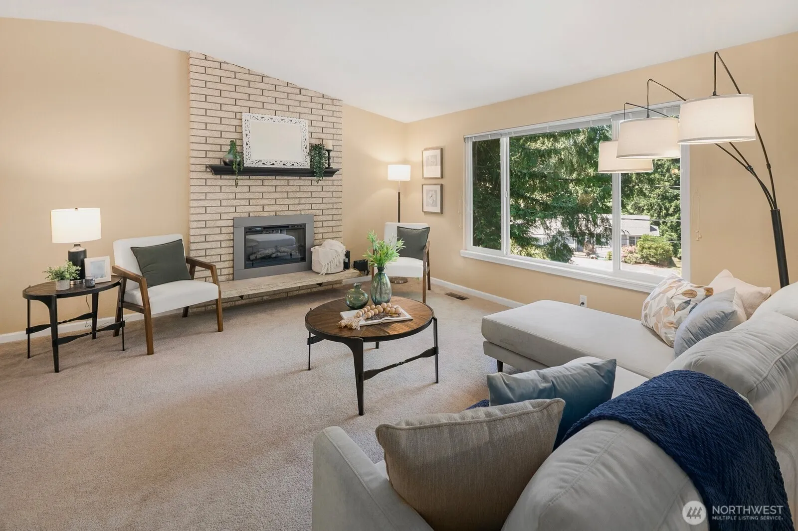 Property photo for 19514 35th Avenue Ne, Lake Forest Park photo 2
