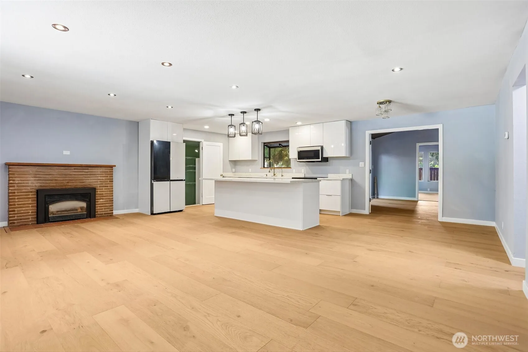 Property photo for 16220 Ambaum Boulevard S, Burien photo 5