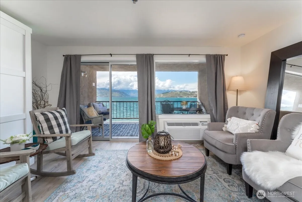Property photo for 322 W Woodin 301 & 301a Avenue, Chelan photo 3