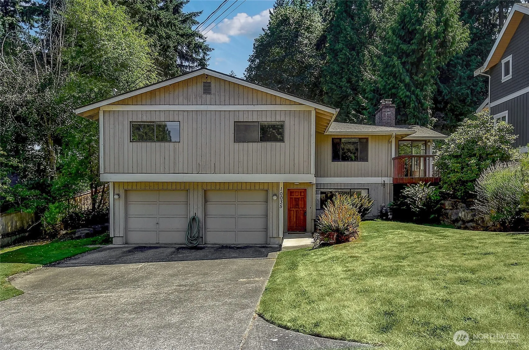 Property photo for 10035 Ne 28th Place, Bellevue