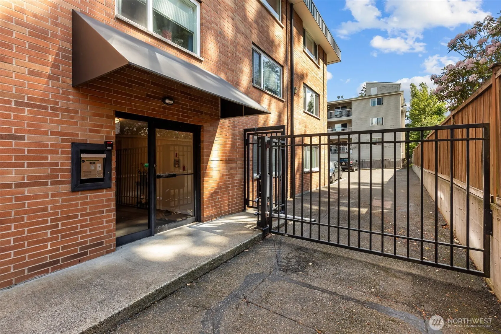 Property photo for 845 Ne 125th Street #404, Seattle photo 2