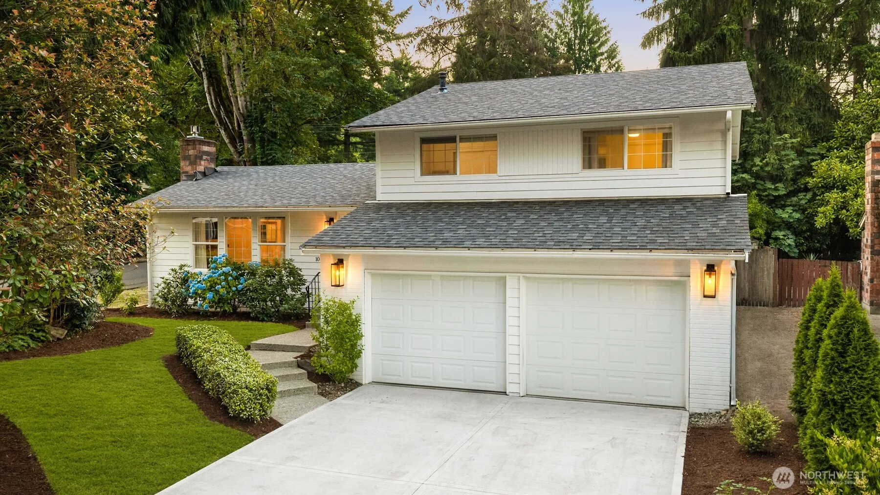 Property photo for 10702 Ne 144th Court, Kirkland photo 2