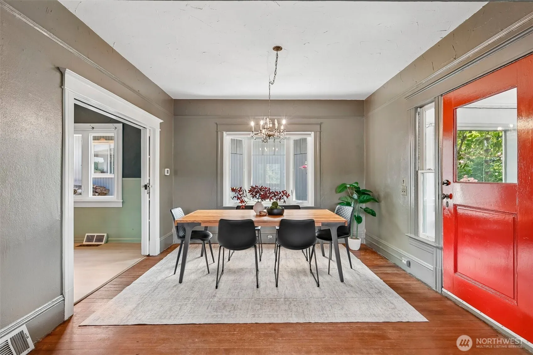 Property photo for 1010 S Director Street, Seattle photo 5