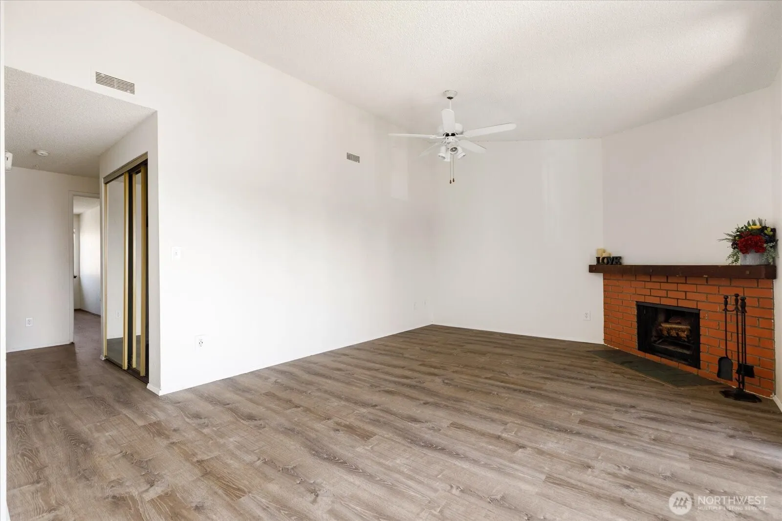 Property photo for 270 Se Barrington Drive #b305, Oak Harbor photo 5