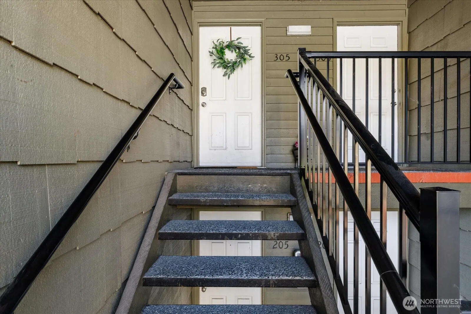 Property photo for 270 Se Barrington Drive #b305, Oak Harbor photo 3