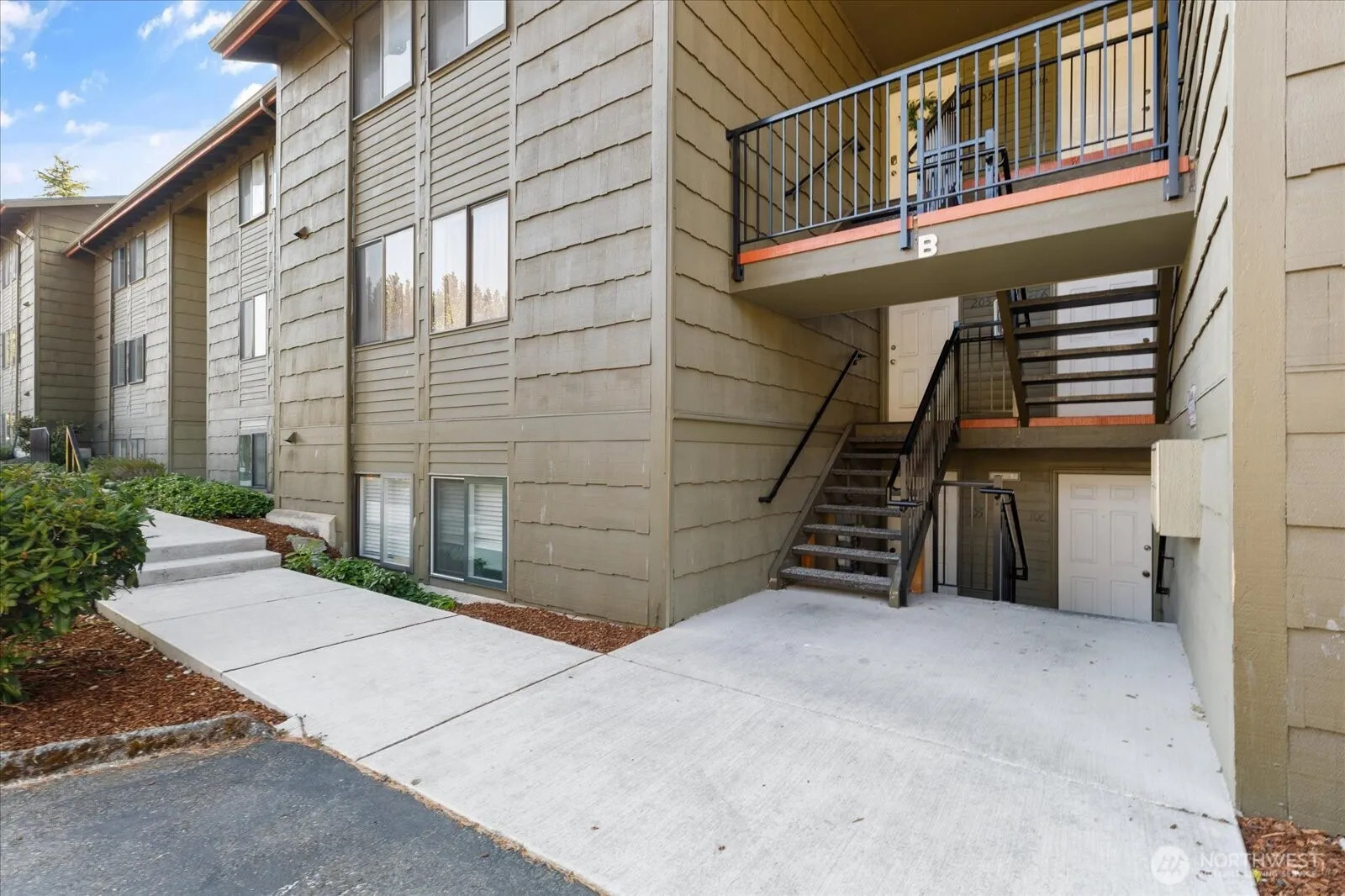 Property photo for 270 Se Barrington Drive #b305, Oak Harbor