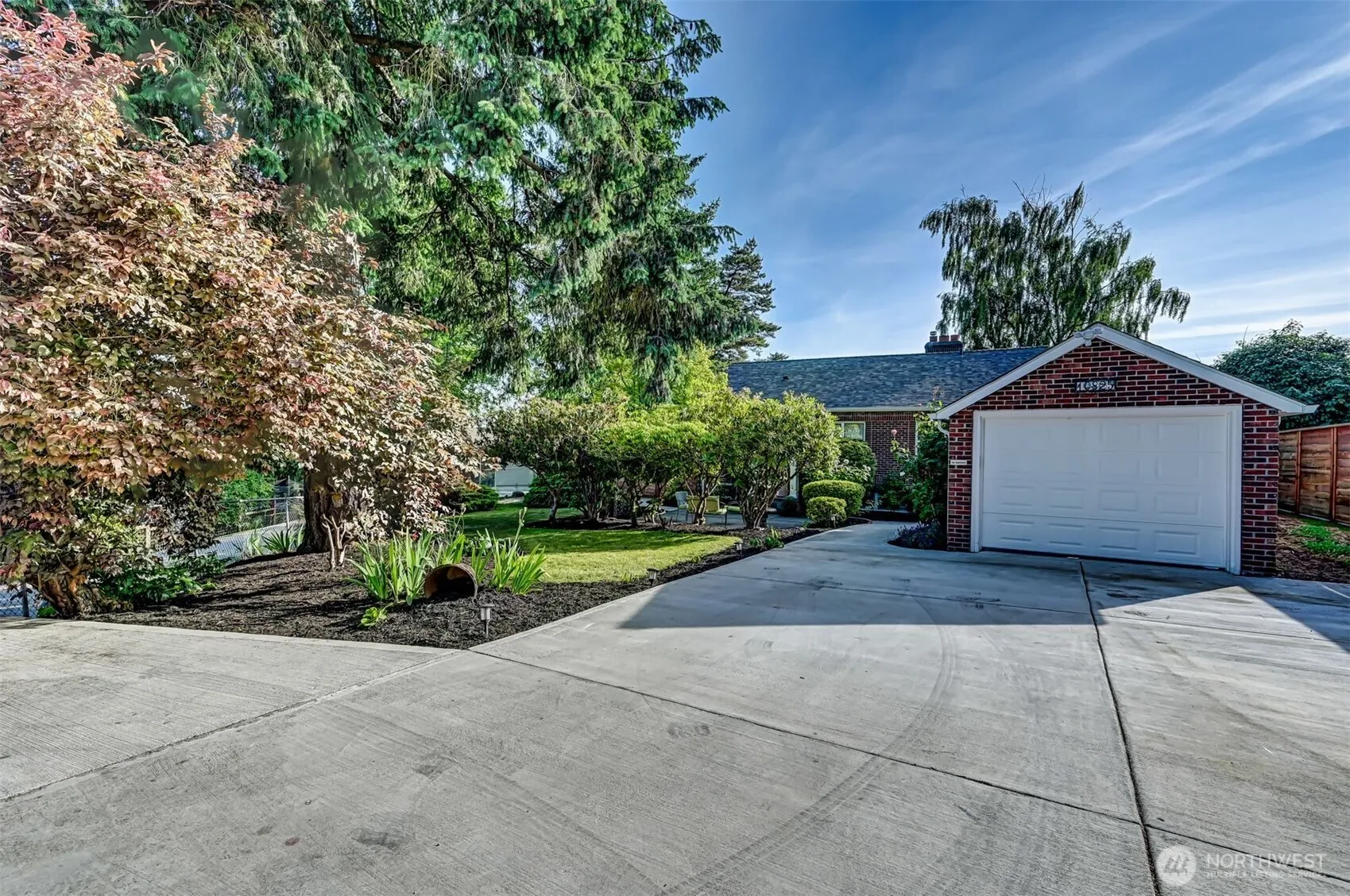 Property photo for 10825 Marine View Drive Sw, Seattle