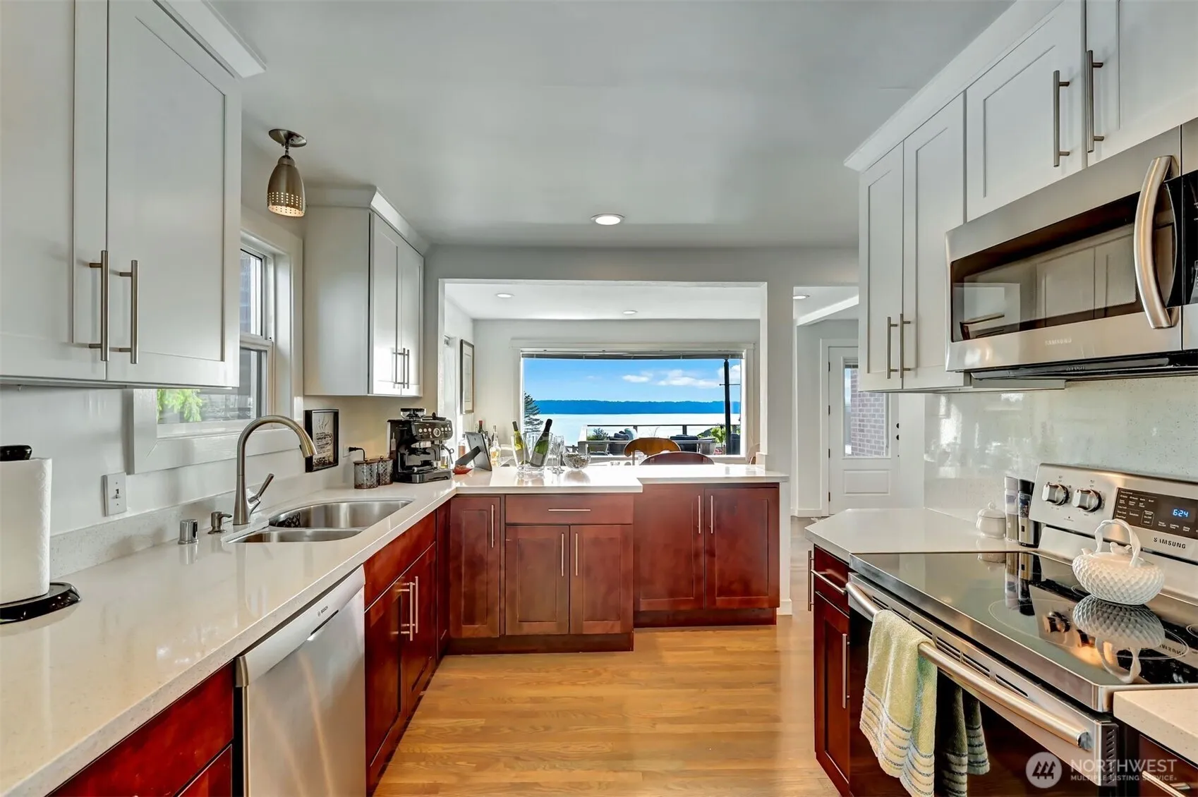 Property photo for 10825 Marine View Drive Sw, Seattle photo 2
