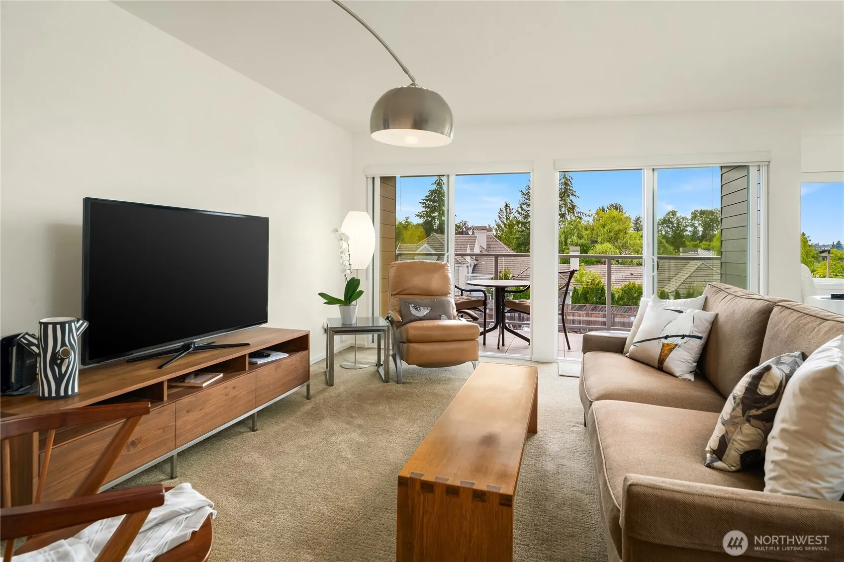 Property photo for 2501 Canterbury Lane E, Seattle photo 3