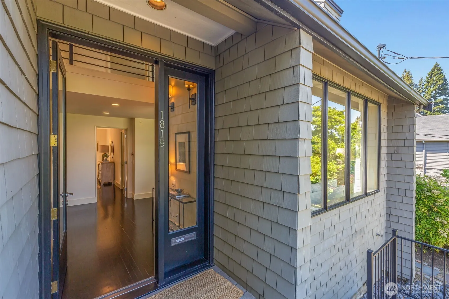 Property photo for 1819 39th Avenue E, Seattle photo 3